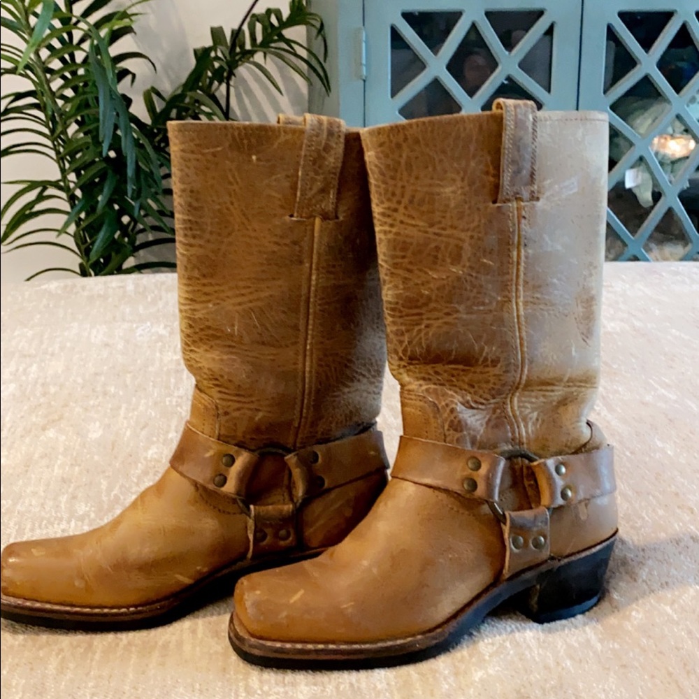 SOLD ‼️ Authentic Frye boots